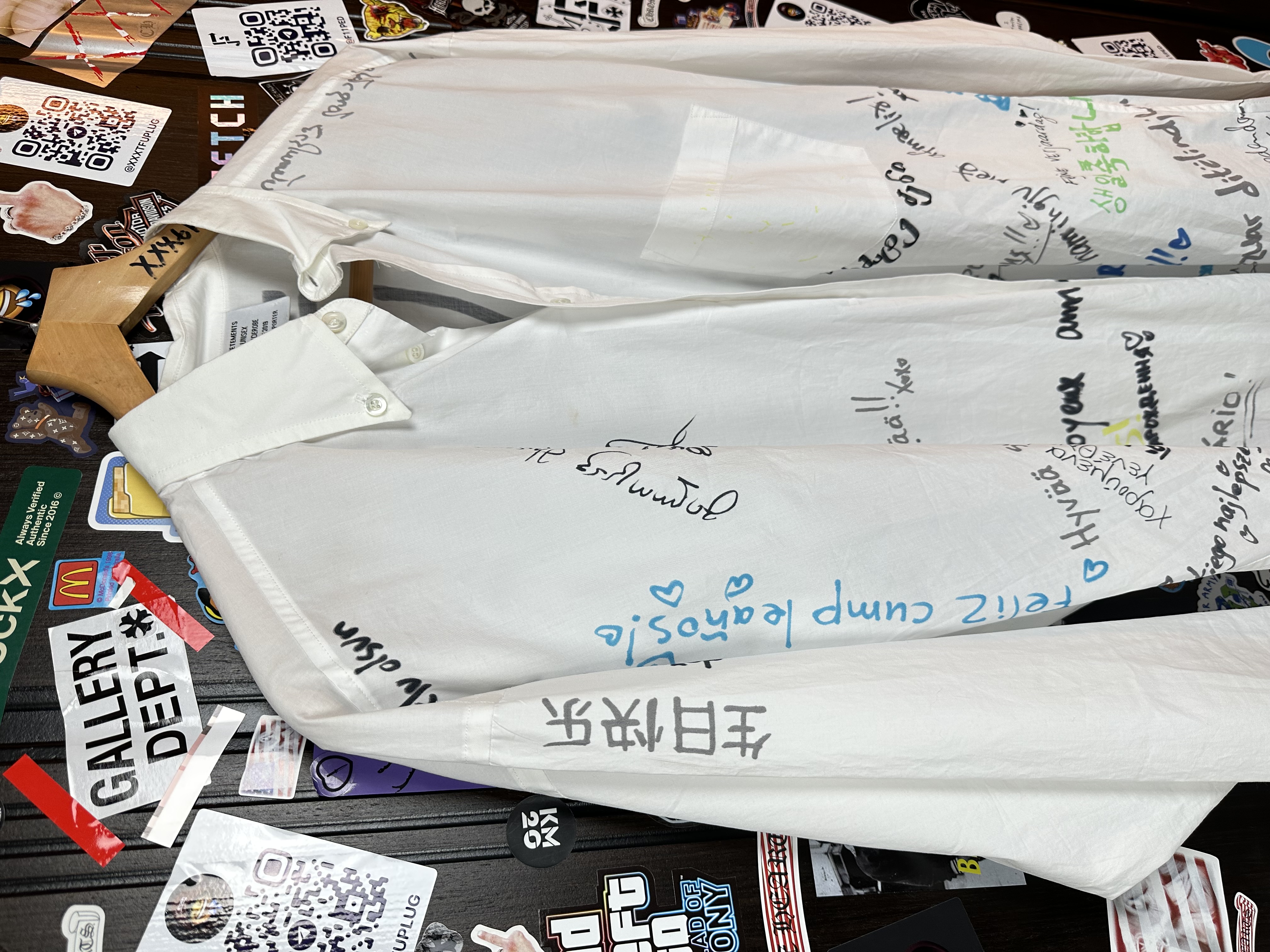 Vetements Tansatsmeli Happy Birthday