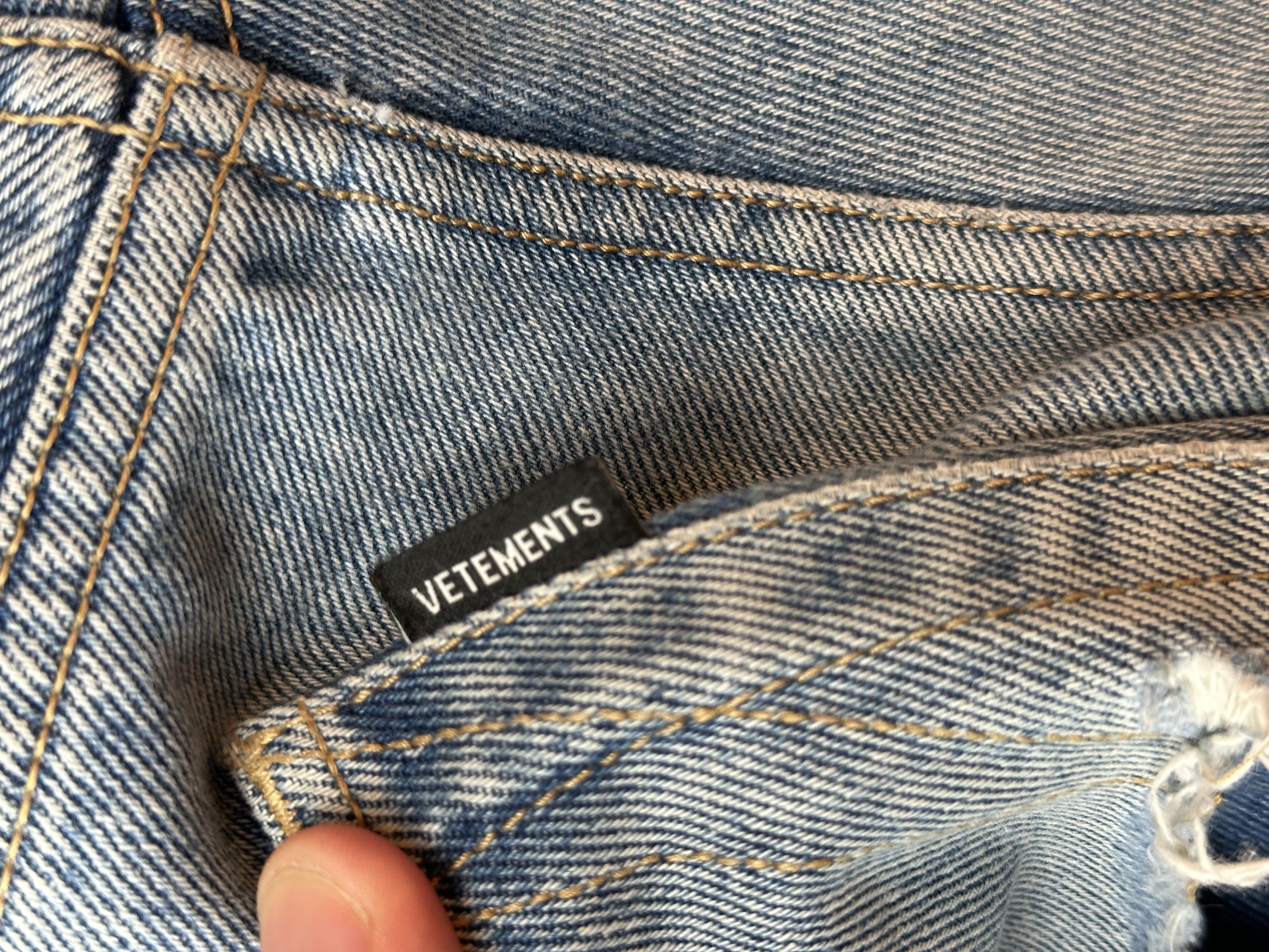 Vetements VETEMENTS FW19 Demna Anarchy Logo Distressed Blue Jeans