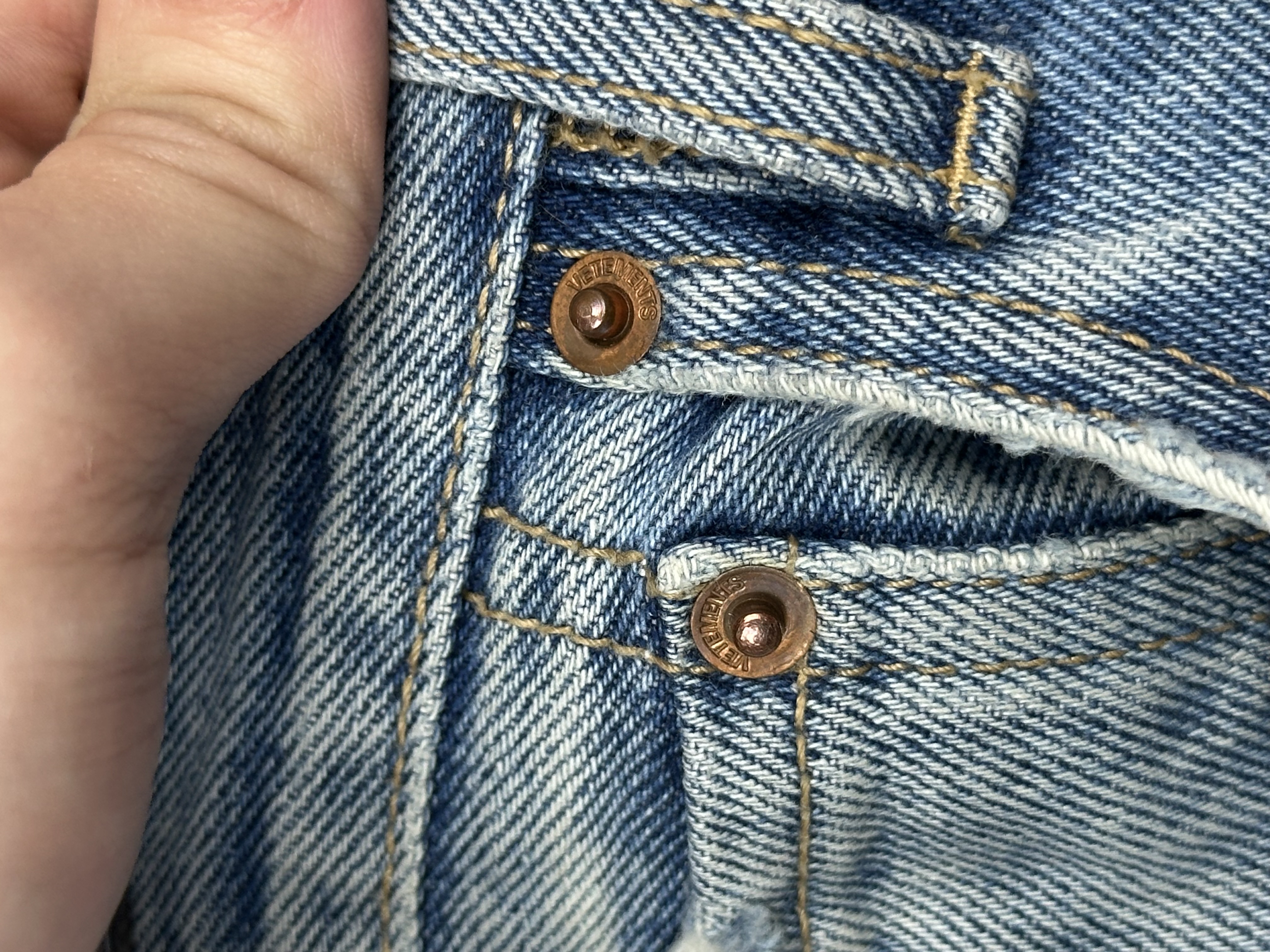 Vetements VETEMENTS FW19 Demna Anarchy Logo Distressed Blue Jeans