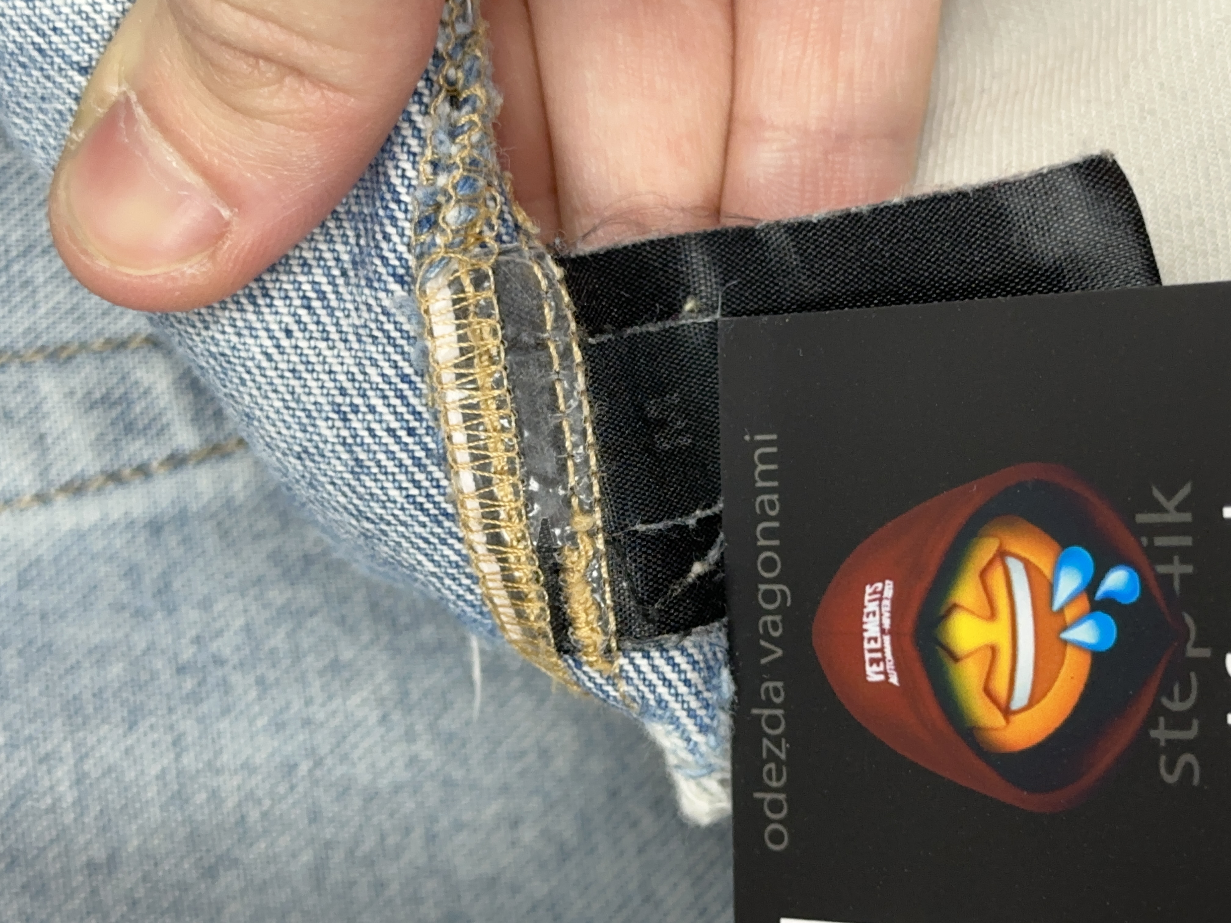 Vetements VETEMENTS FW19 Demna Anarchy Logo Distressed Blue Jeans